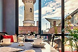 Unser Restaurant Luv &amp; Lee mit Blick auf Leuchtturm und Teepott